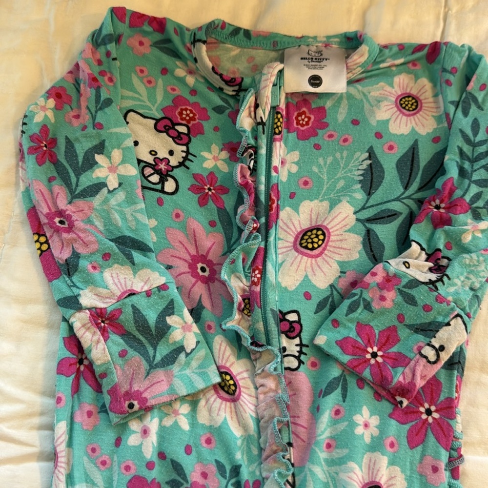 Hello Kitty x Posh Peanut Footie Pajamas (9-12 mos) - Picture 2 of 9